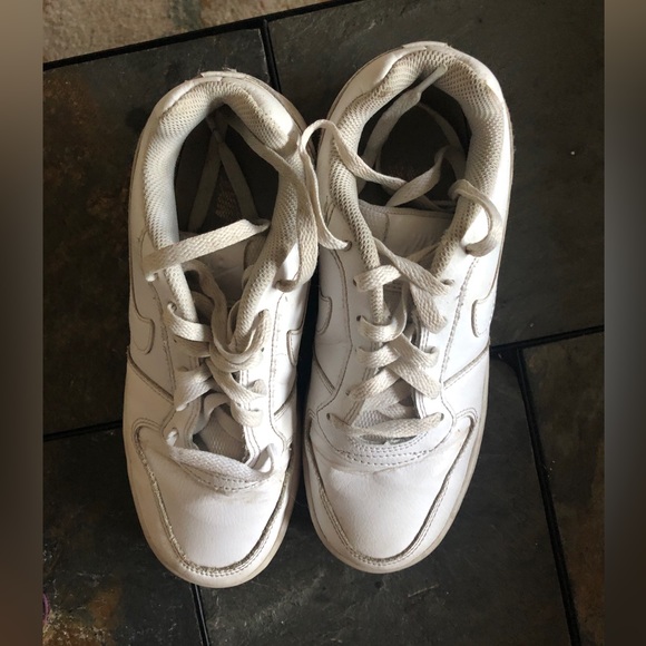 Clean Nikes - Picture 5 of 7